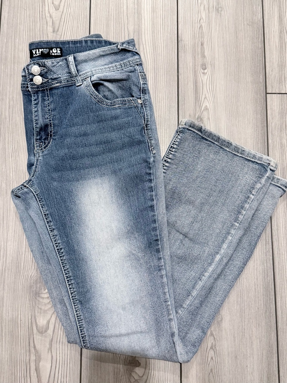 Vintage Straight Leg Jeans in Light Blue Wash